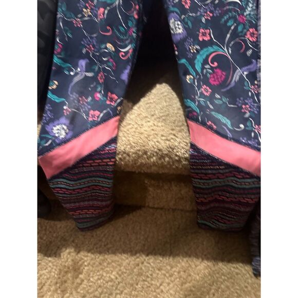 Bundle of Girl Athletic Leggings in Different Brands & Colors Size 6/7 (XS-S) - Picture 2 of 10